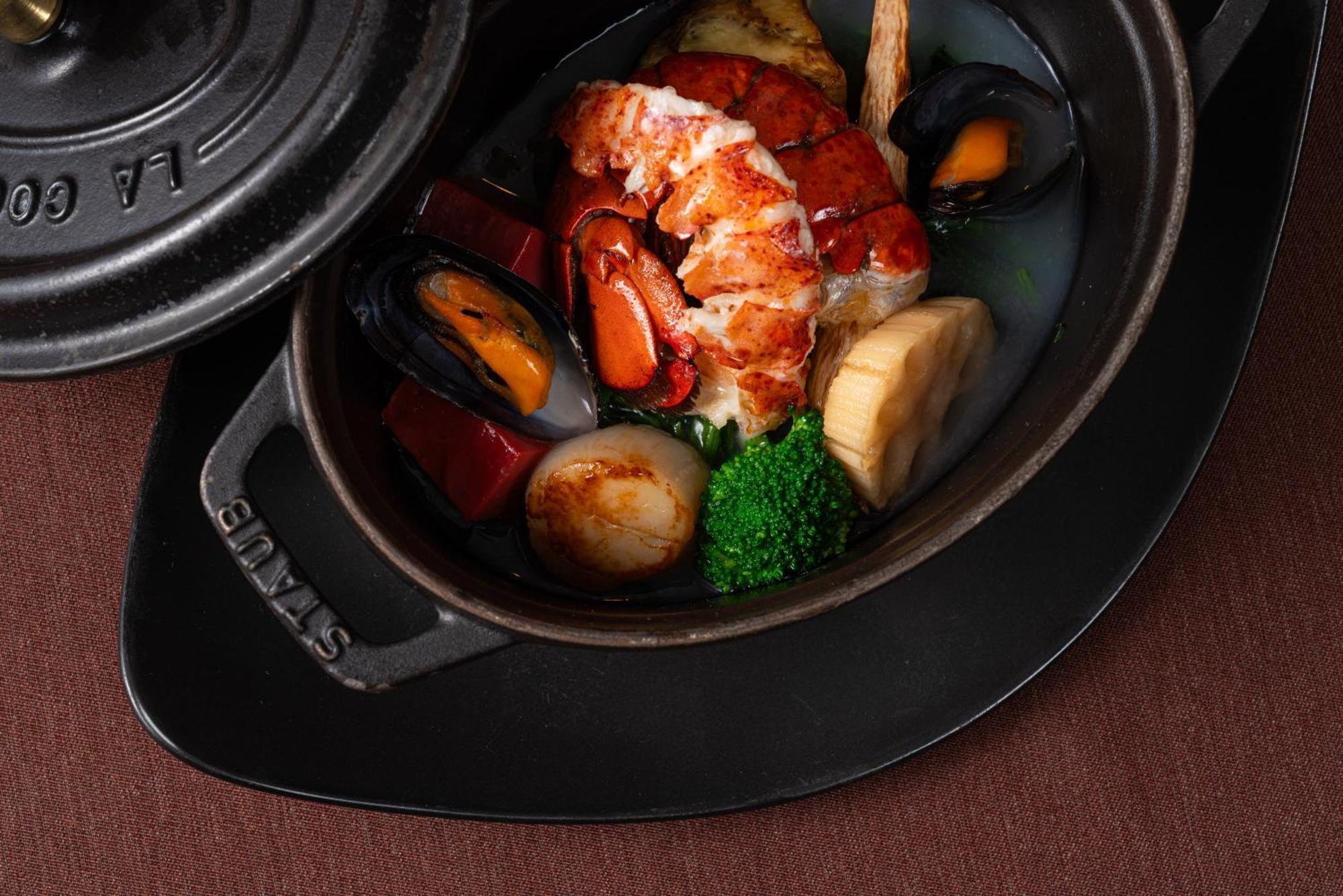 Kyoto Brighton Hotel Exterior foto A lobster casserole